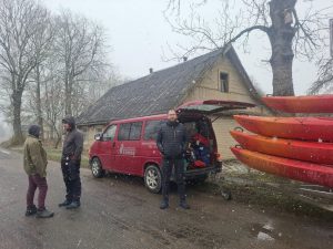 Plaukimui pasiruošę.