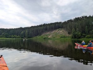 Baltasis kalnas. Plikakalnis. Lysa gora. Prieš jį XIV a. būta brastos, kuri minima kryžiuočių kelio aprašymuose.