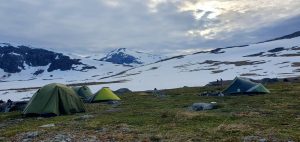 Eilinė naktis palapinėje.