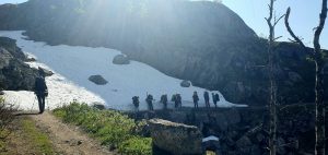 Liepos viduryje šiauriniuose šlaituose sniego neįprastai daug.