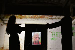 „Tėvo portreto“ šlovinimas.