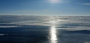 Vaizdai ant šalčio ir sniego sukaustytų Kuršmarių – užburiantys.