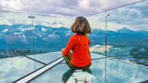 SkyWalk terasos skirtos mėgautis. Grindys – stiklinės, todėl kai kuriems buvo ne taip drąsu.