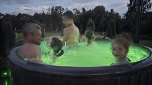 Purslų taškymo įkarštyje.